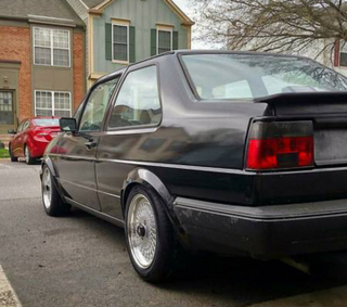 Illustration for article titled For $3,200, This 1987 VW Jetta Is Just Two Doors Down